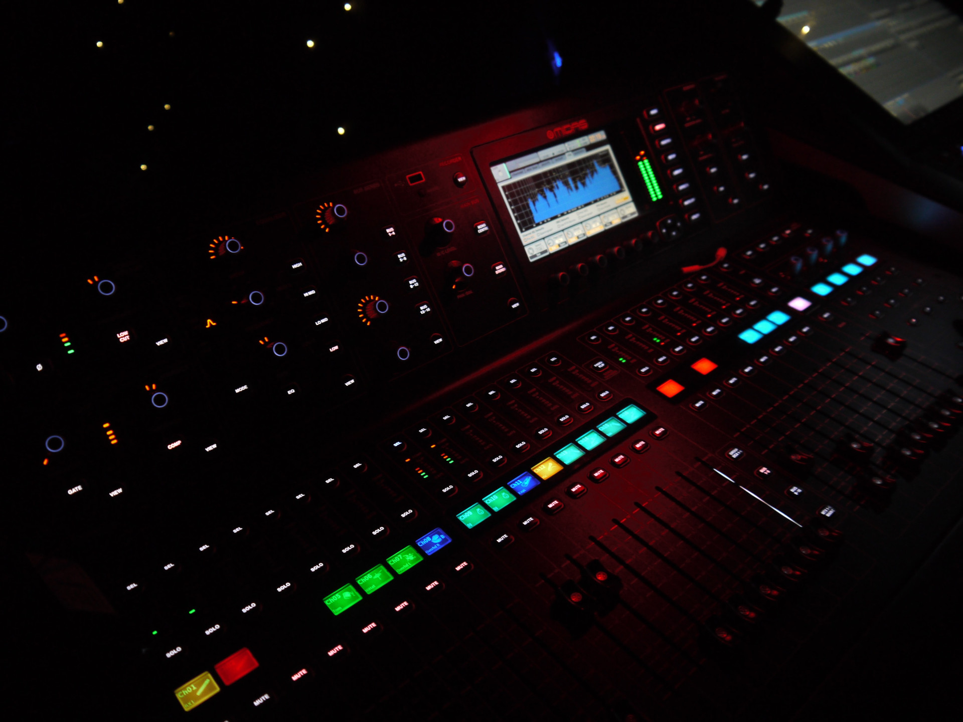 M32 Digital Sound Desk